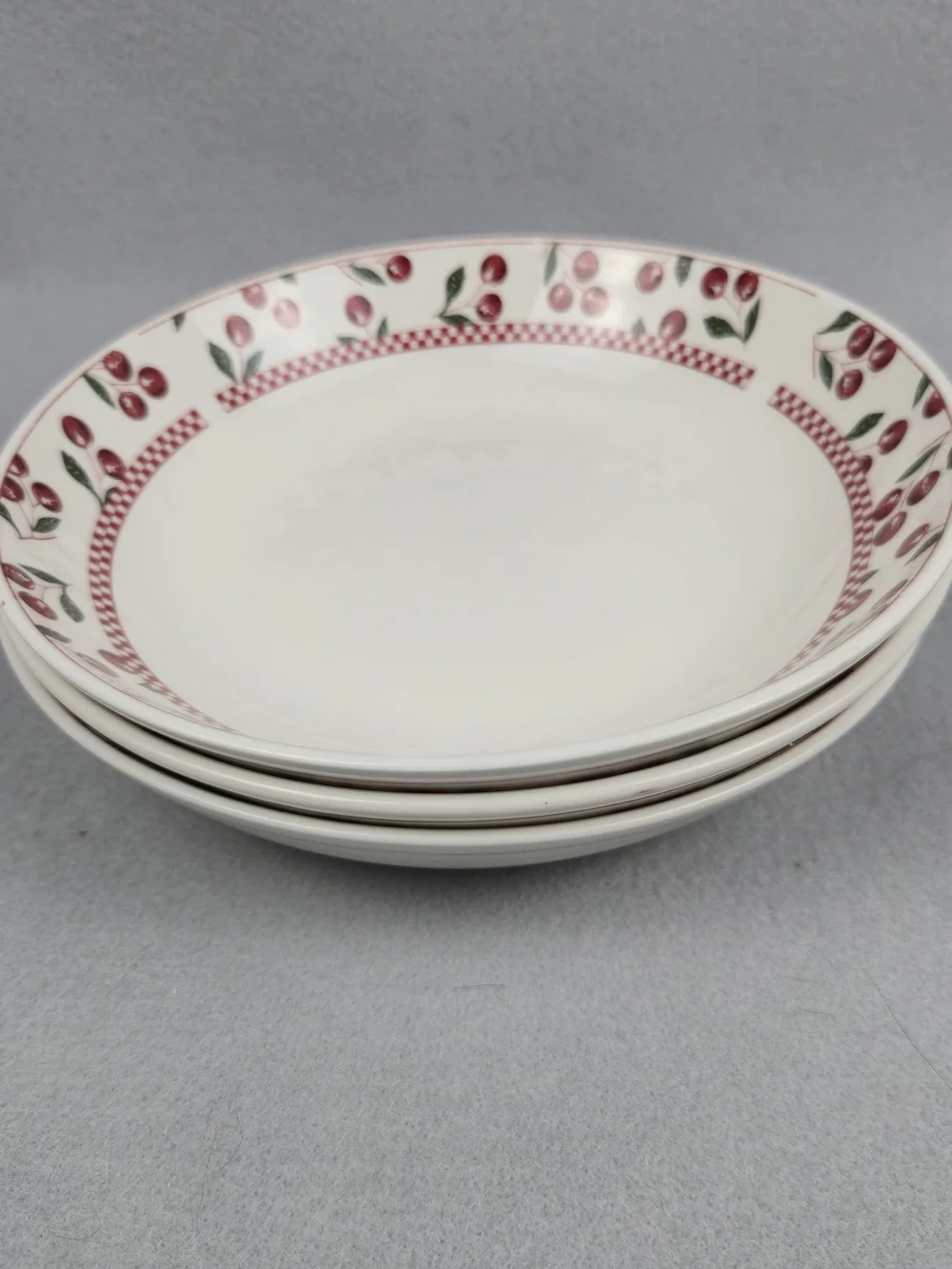 Oneida Majesticware Cherries Jubilee Bowls Set of 3